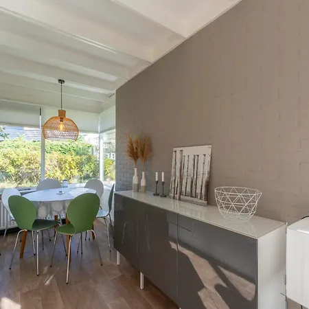 בית נופש In Sint Maartenszee Near